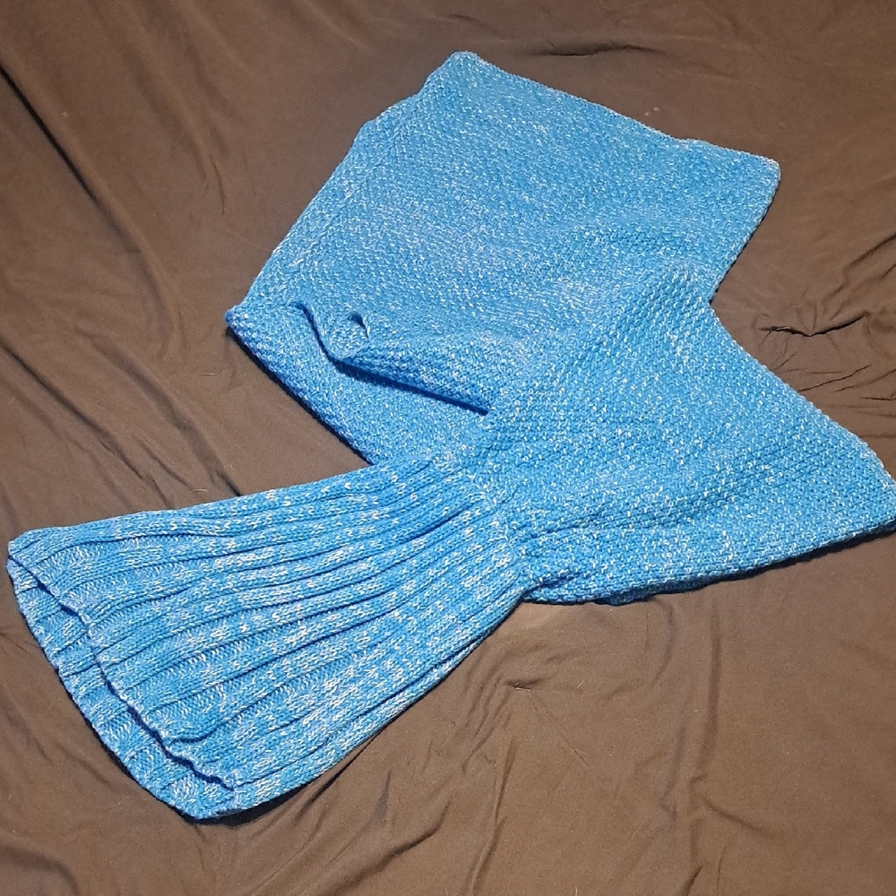 Blue Knit Mermaid Tail Blanket
